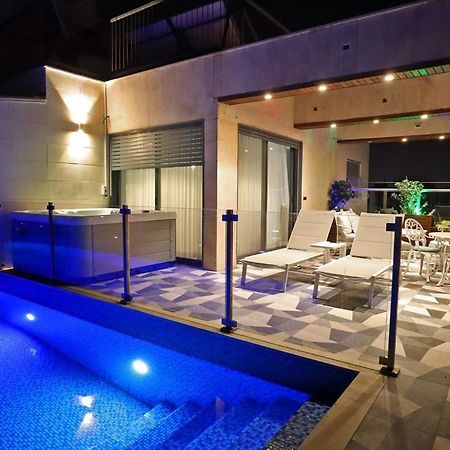 Luxury Rooftop Apartment In نتانيا المظهر الخارجي الصورة