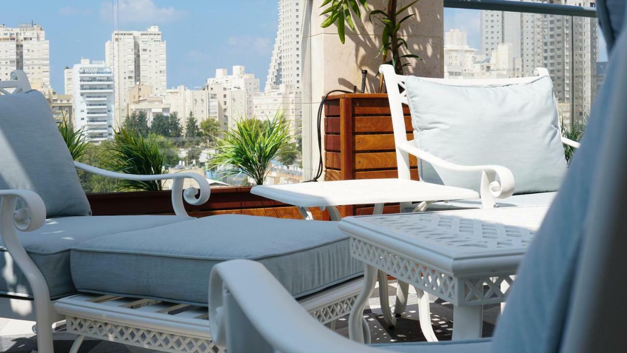 Luxury Rooftop Apartment In نتانيا المظهر الخارجي الصورة