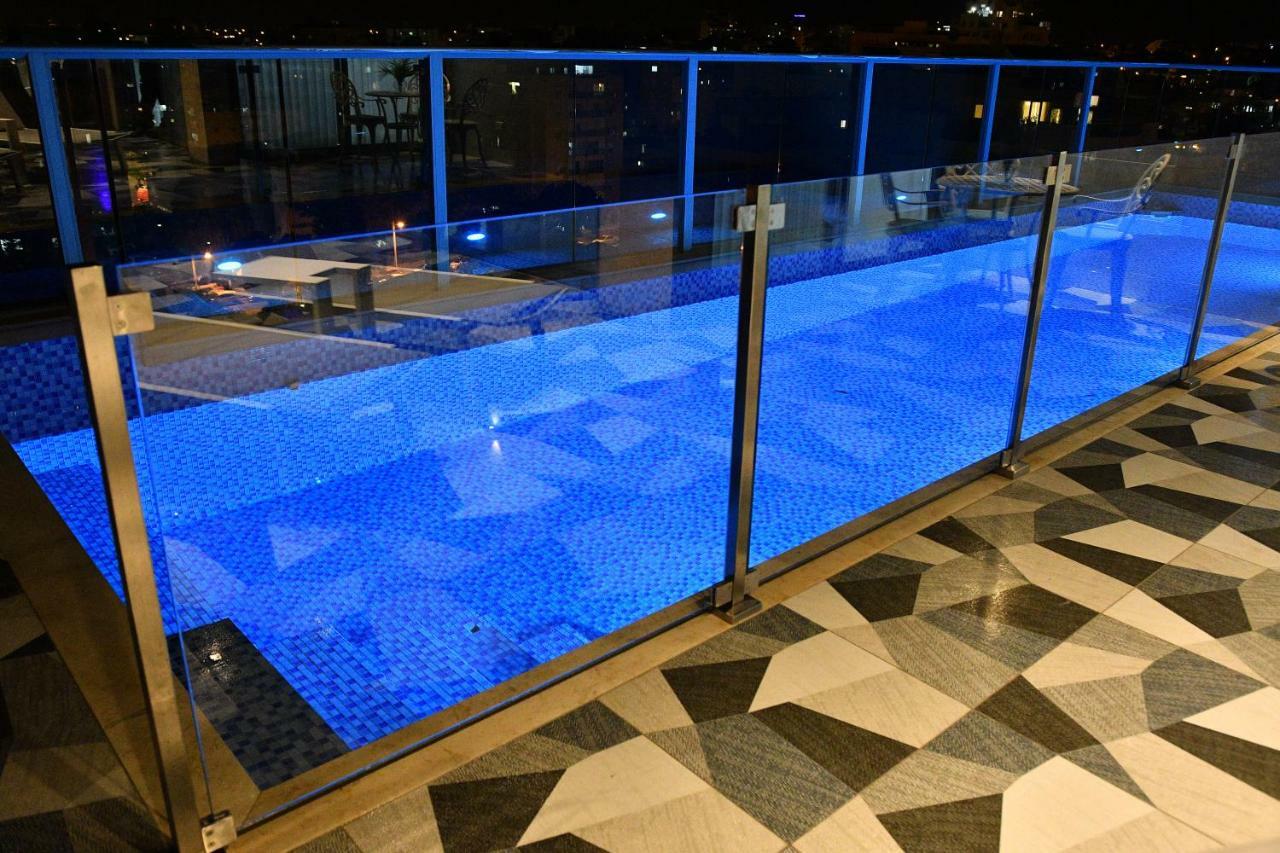 Luxury Rooftop Apartment In نتانيا المظهر الخارجي الصورة