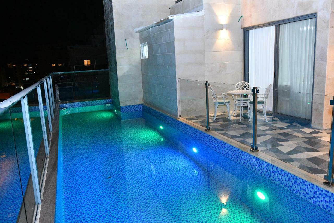 Luxury Rooftop Apartment In نتانيا المظهر الخارجي الصورة