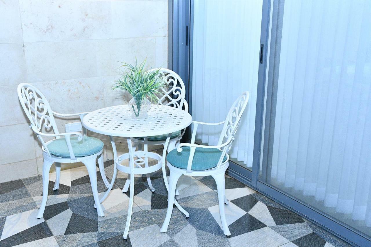 Luxury Rooftop Apartment In نتانيا المظهر الخارجي الصورة